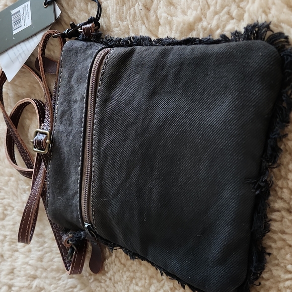 NWT Myra Aura Small Crossbody Eco-friendly Up-cycled Bag - Picture 4 of 10